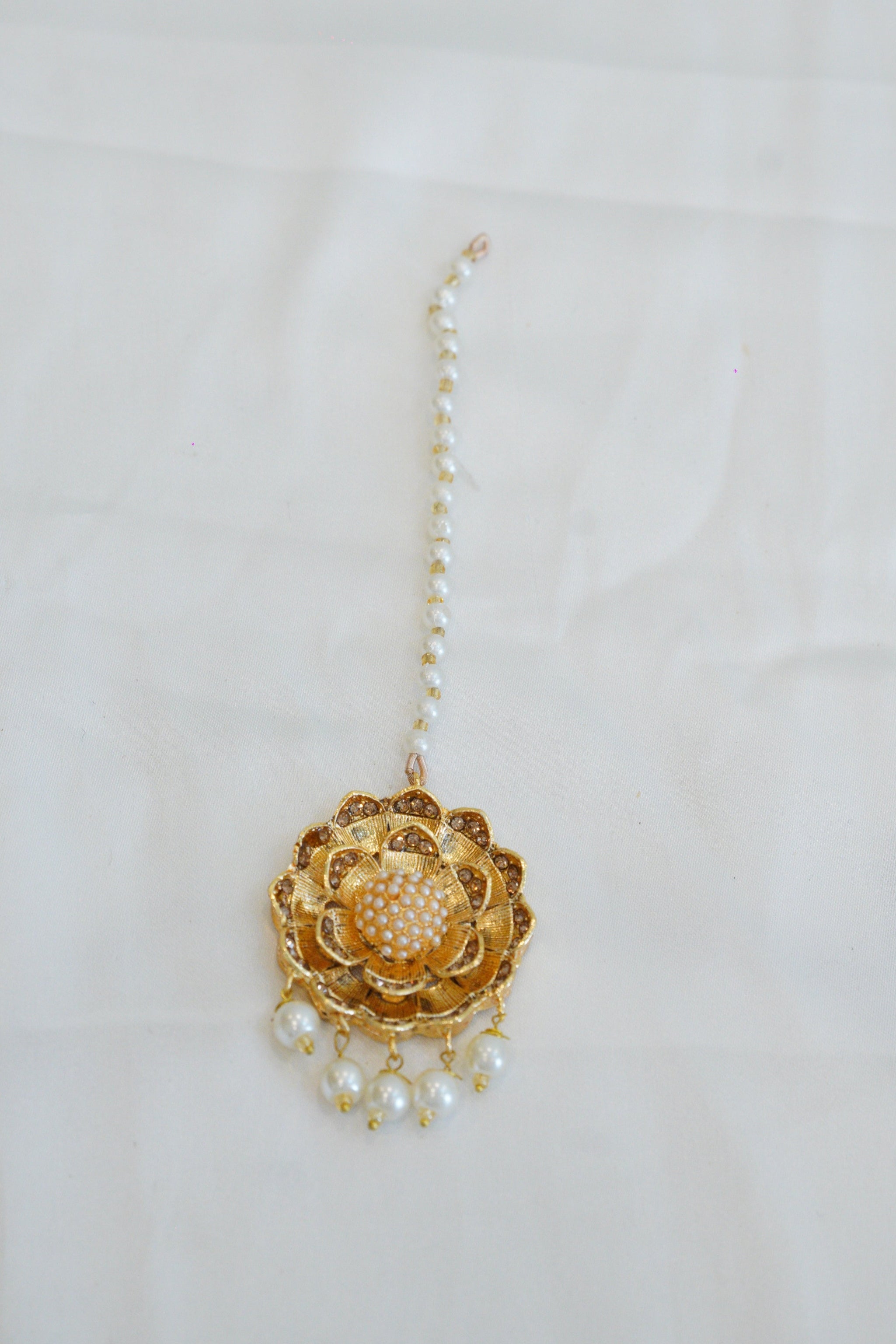 Floral Look Pearl Bindiya