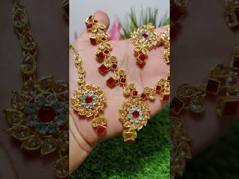 Floral Look Necklace Set